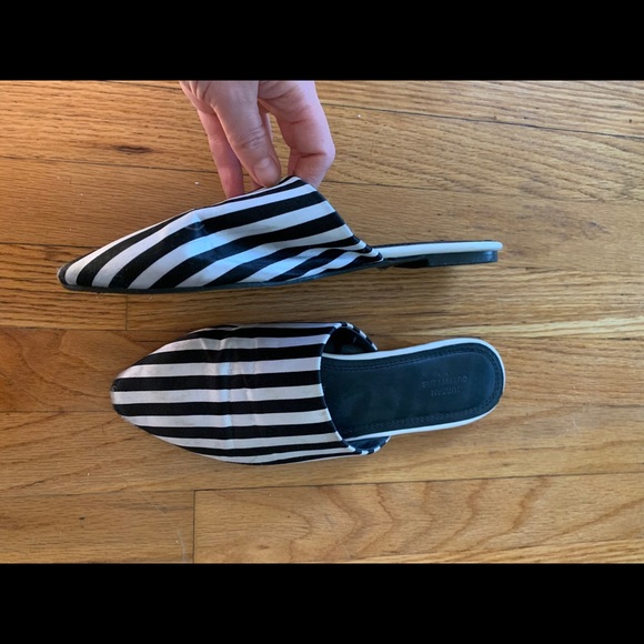 Black and white stripe slides - Picture 3 of 3